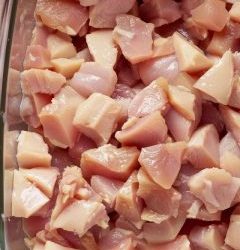 På bara 15 minuter kan du tillaga en stekt kycklingmiddag som smakar som om den kom direkt från restaurangen.